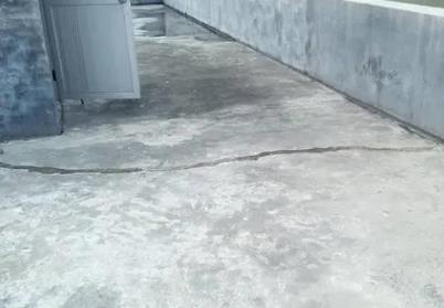 双鸭山楼顶漏水维修公司分享下如何解决卫生间隐蔽部位漏水的问题?