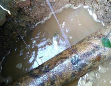 双鸭山楼顶渗水维修公司分享下地暖漏水的原因及检测方法。